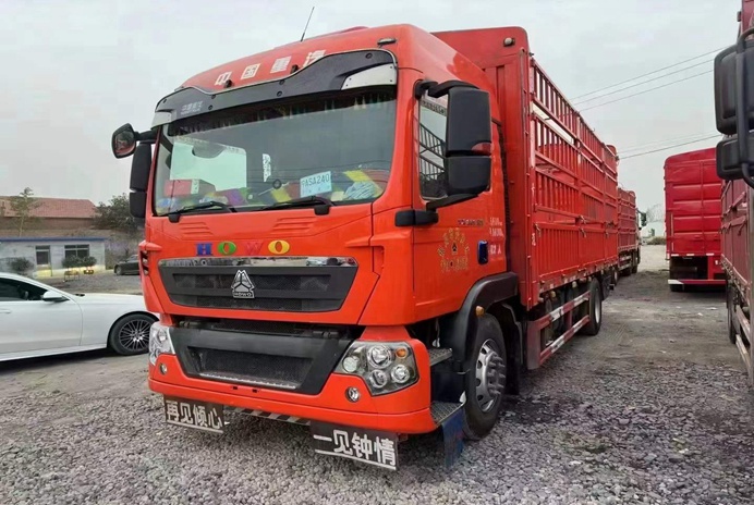 6米8高栏货车